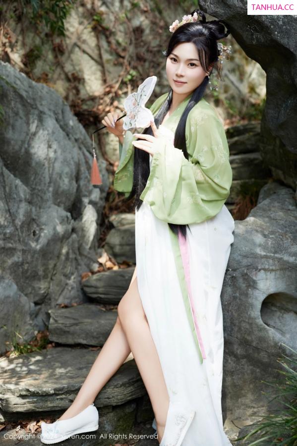   [XiuRen]高清写真图 2024.09.14 No.9162 麦田 性感美臀第2张图片